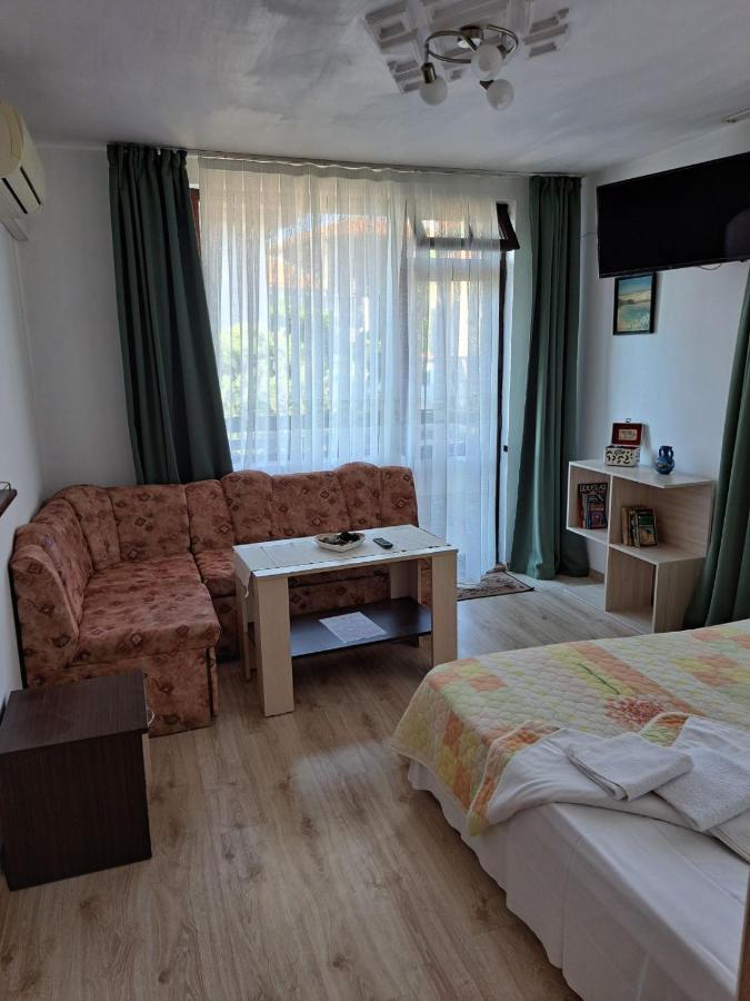 Guest House Liliya Созополь Екстер'єр фото